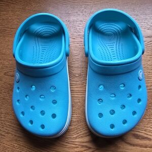 CROCS Youth NWOT Blue Sandals with Ventilation and Adjustable Strap